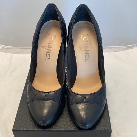 AUTHENTIC CHANEL Escarpins Quilted Classic Pump 39 - Picture 7 of 16